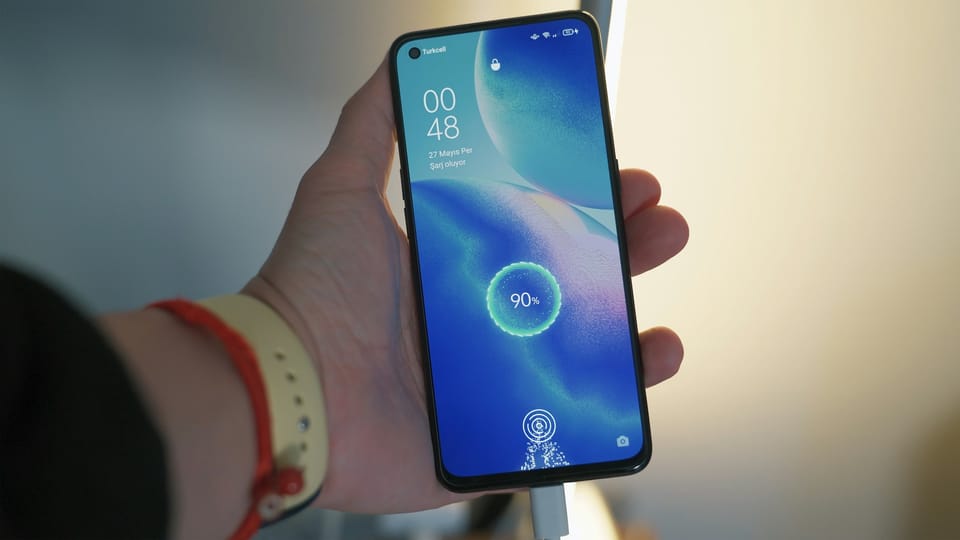A hand holding an Android phone